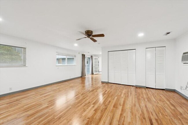 Building Photo - 3 bedroom in Renton WA 98058