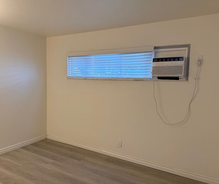 Building Photo - 400 W Glendon Way