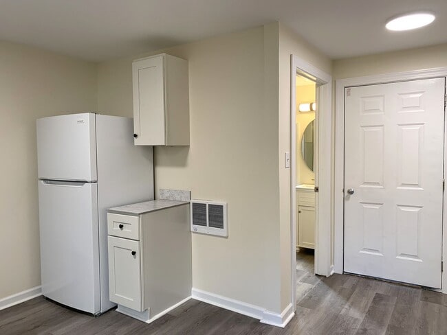 Building Photo - Newly renovated 4 bed/2.5 bath single fami...