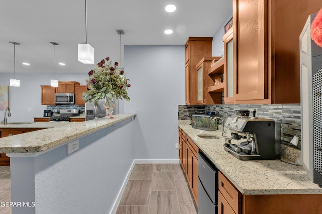 Building Photo - 12631 Mark Twain Ave