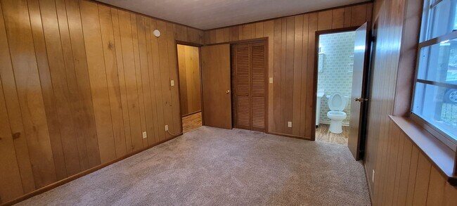 Building Photo - 141 SE 59th St