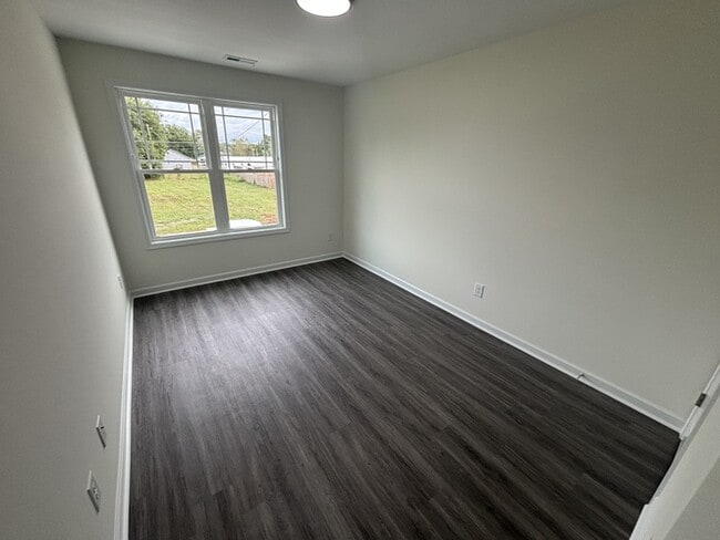 Building Photo - 612 S Blackmon St