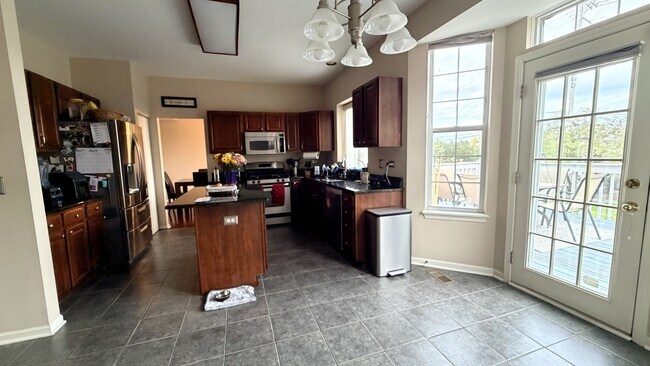 Building Photo - 1101 Andover Dr