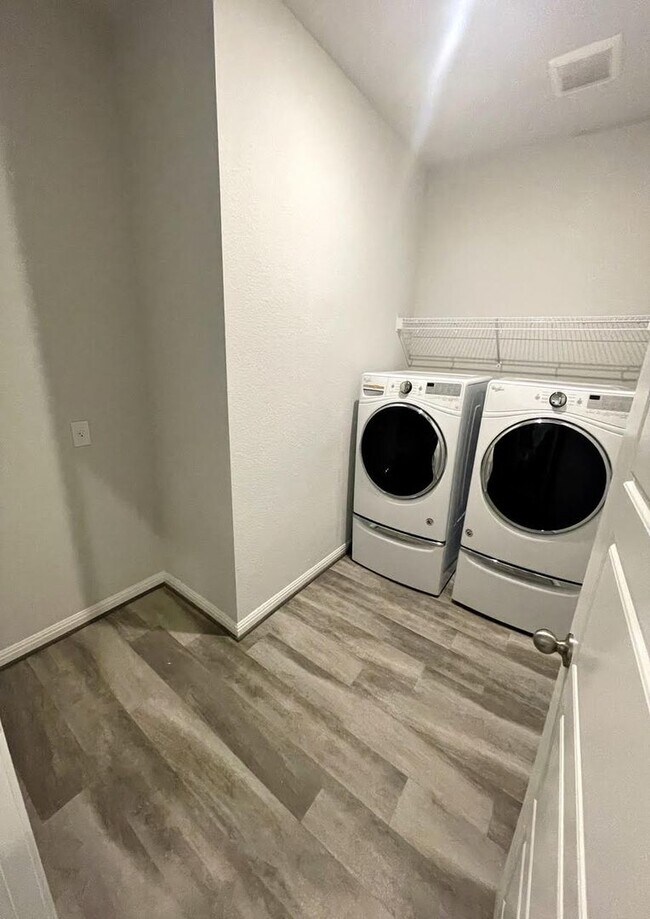 Building Photo - 5005 Drovers Path