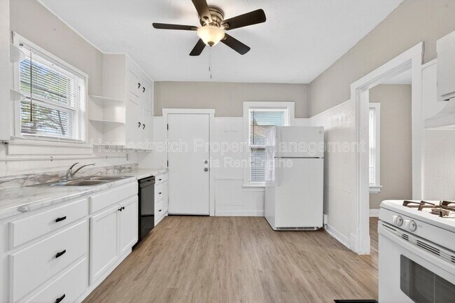 Building Photo - 7135 Woodrow Ave