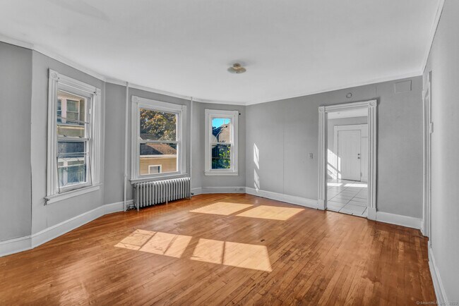 Building Photo - 221 Willow St