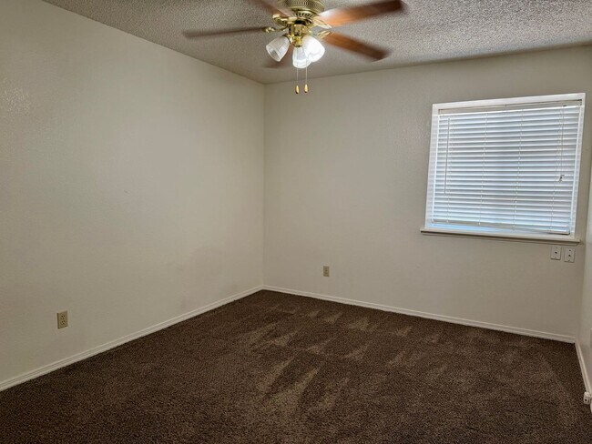 Building Photo - 4 Bed, 2.5 Bath Home with 3-Car Garage in Clovis Unified School District