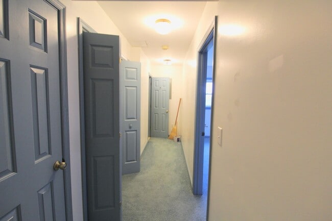 Building Photo - For Rent: Spacious Ranch-Style Home with S...