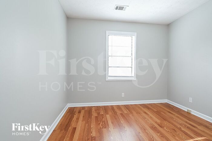 Building Photo - 2047 Lake Ridge Terrace