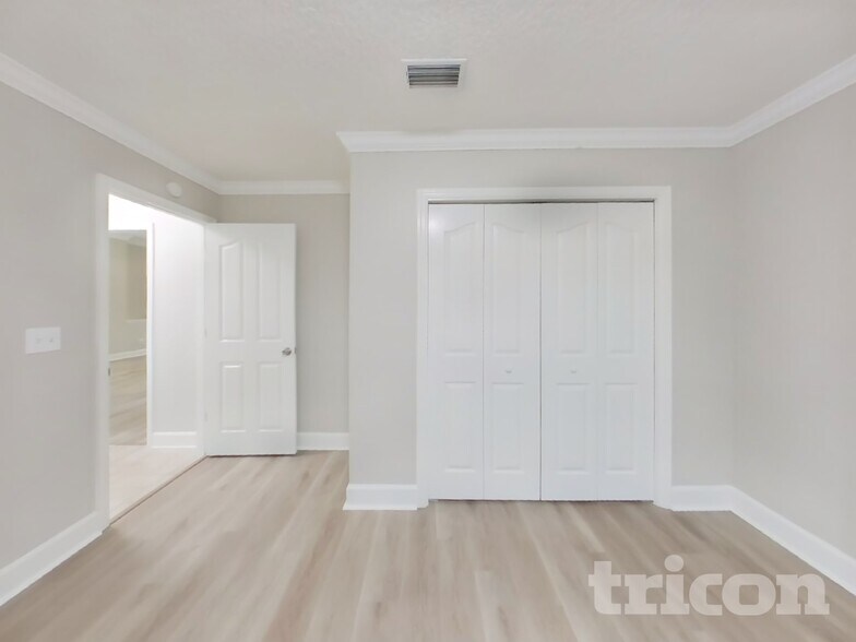 Building Photo - 1137 Hideaway Dr N