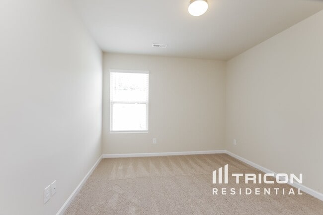 Building Photo - 2812 St George Ln
