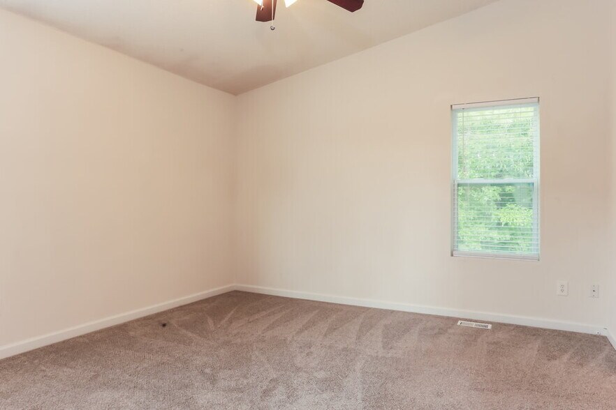 Building Photo - 5987 Graywood Cir SE