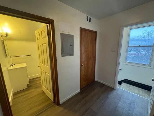 Building Photo - 212 N Highland Ave