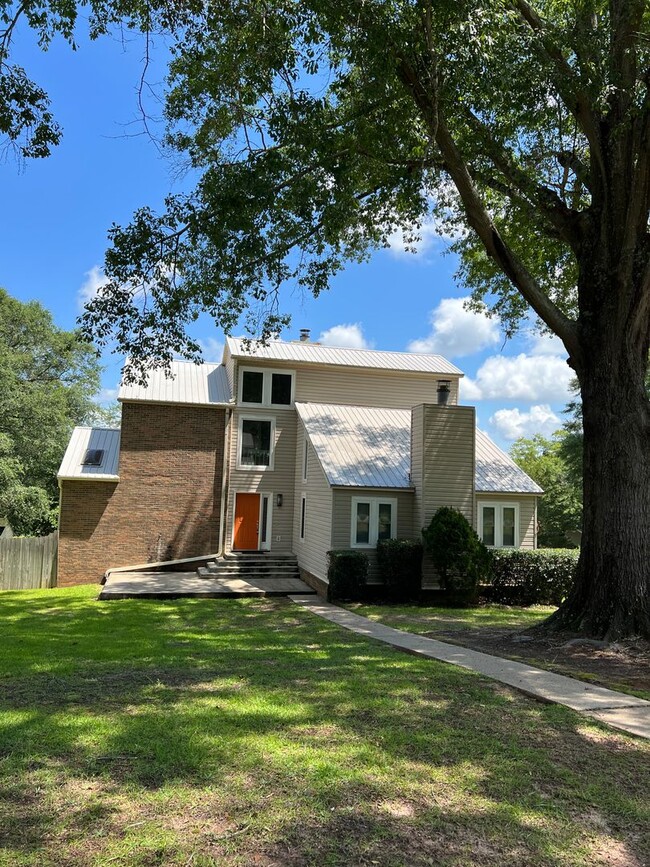 Building Photo - 107 Kingswood Dr