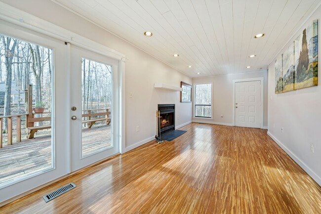 Building Photo - Adorable 3-Bedroom 1.5 Bath Townhome In A Peaceful Wooded Setting In Chapel Hill!