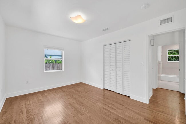 Building Photo - 4630 SW 12th St