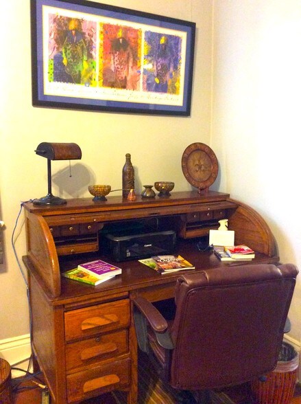 Antique desk with high speed internet. - 4634 Orleans Ave