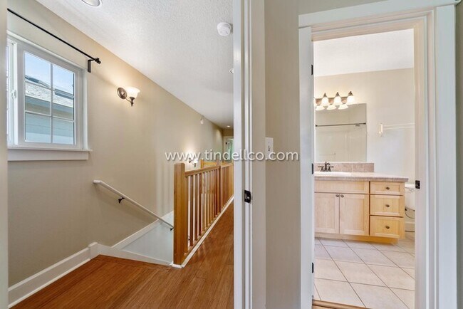 Building Photo - Amazing Eastmoreland Home Near Sellwood wi...