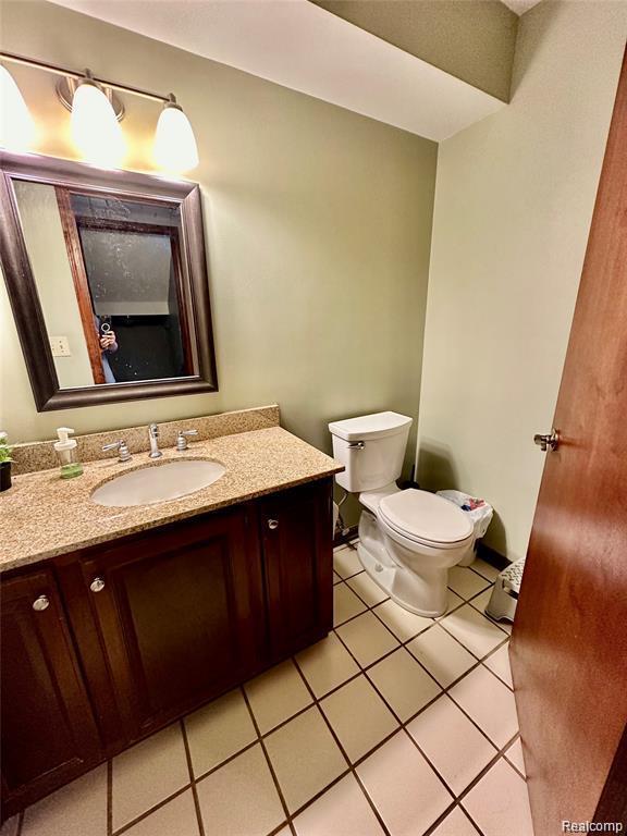 Building Photo - 24397 Venice Dr