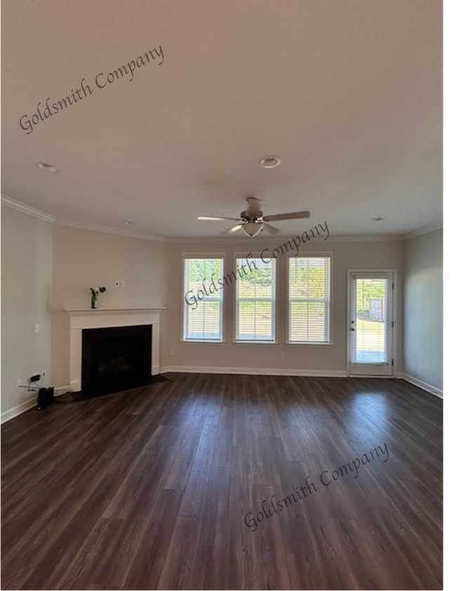 Building Photo - "Spacious Elegance Awaits: 5-Bedroom, 4.5-Bath Gem on Plumblee Lane!"