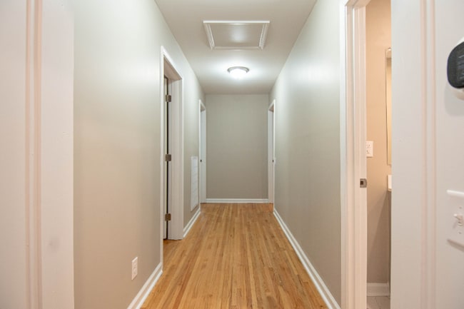 Building Photo - 895 Greg Dr