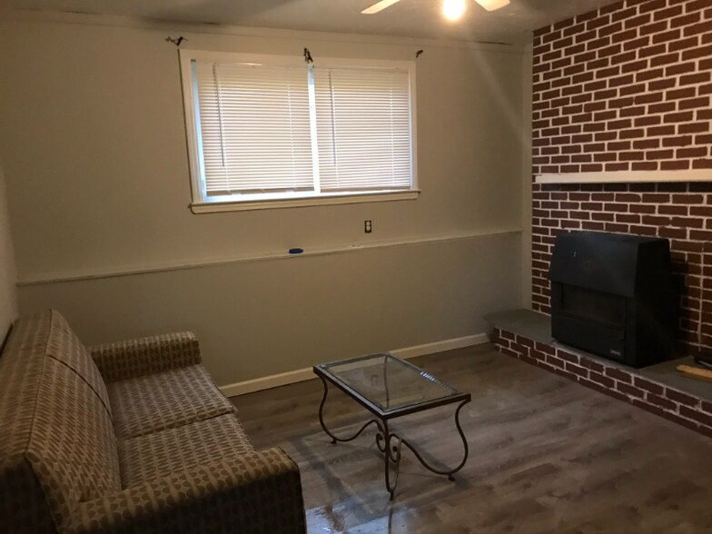Primary Photo - 112 Peabody St