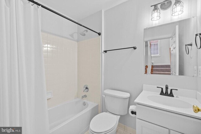 Building Photo - 271 Murtha St