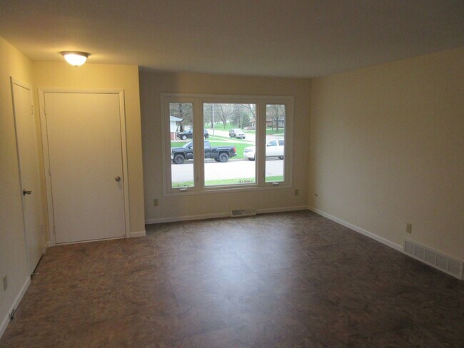 Building Photo - 2805-2807 Iroquois Ct.