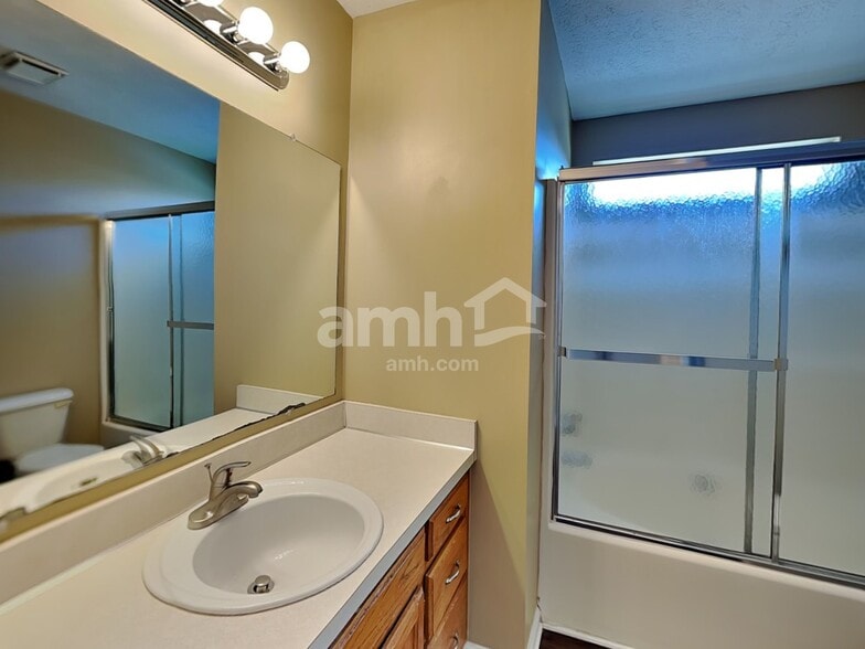 Building Photo - 2011 Lassiter Dr