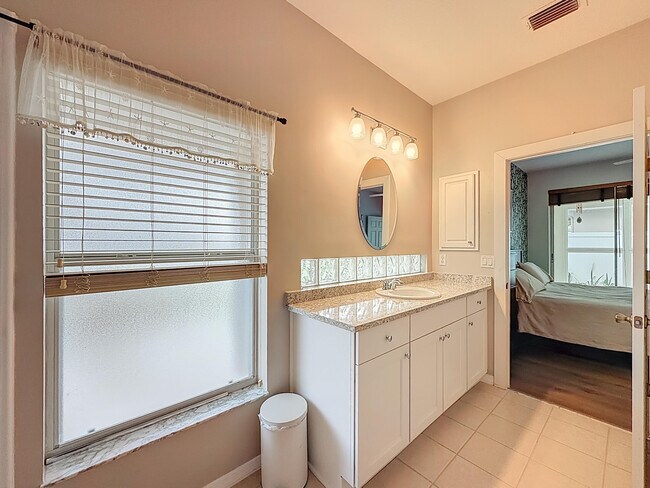 Building Photo - 1143 Canoe Point