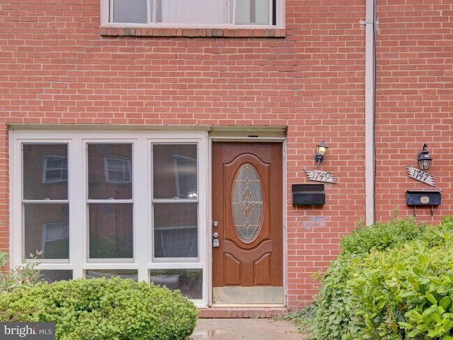 Building Photo - 1749 Addison Rd S