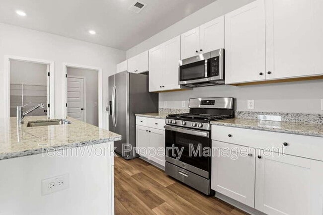 Building Photo - 376 Tiliwa St