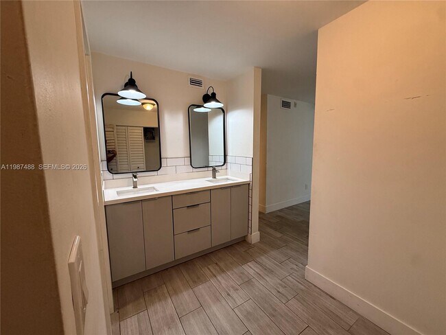 Building Photo - 21133 SW 85th Ave