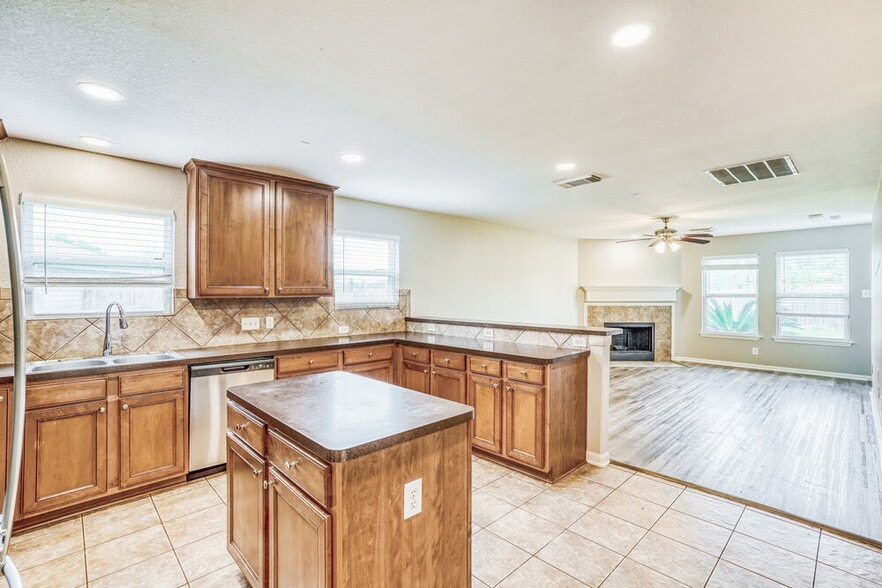 Building Photo - 4703 Montclair Hill Ln
