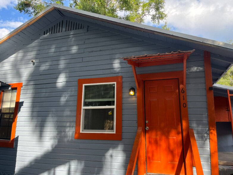 Primary Photo - 610 SE 13th Terrace