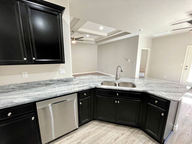 Building Photo - Beautiful 3 Bedroom 2 Bathroom Home! *HOME IS CURRENTLY OCCUPIED, PLEASE DO NOT DISTURB THE TENANT*