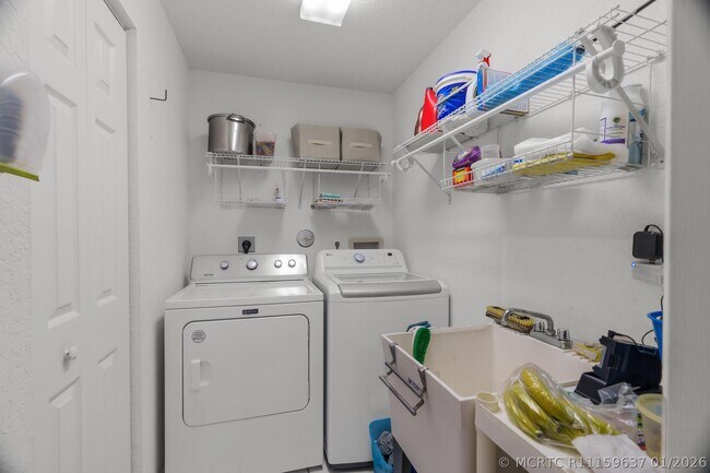 Building Photo - 5260 Grande Palm Cir