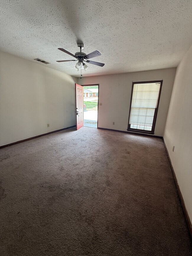 Building Photo - 95 Plum Orchard Rd