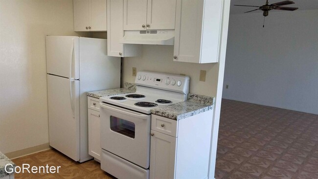 Building Photo - 2 br, 1 bath House - 513 N 40th Ave #8