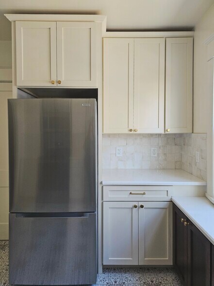 Building Photo - 148 Nassau Ave