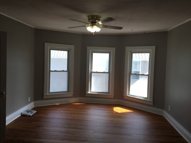 Building Photo - Gorgeous 5 bedroom 2 bath located on friendly neighborhood for rent!!!