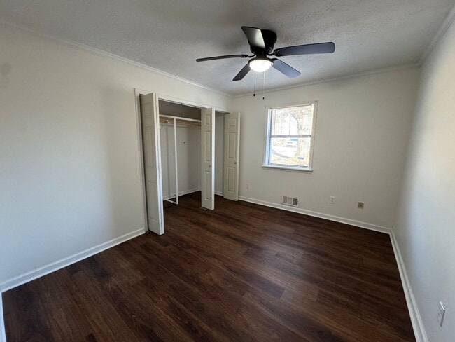 Building Photo - Charming 3 bedroom, 2 bathroom Ranch-Style Home