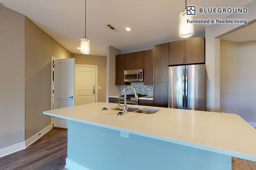 Building Photo - 240 E Shore Rd