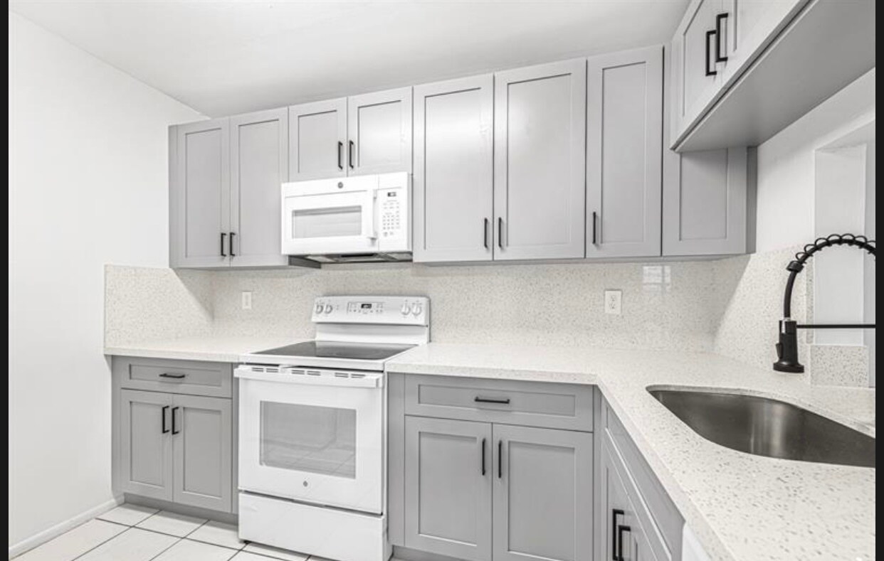 Kitchen - 10066 NW 6th St