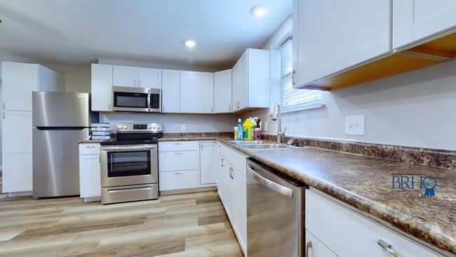 Building Photo - 1311 W Baxter Ave