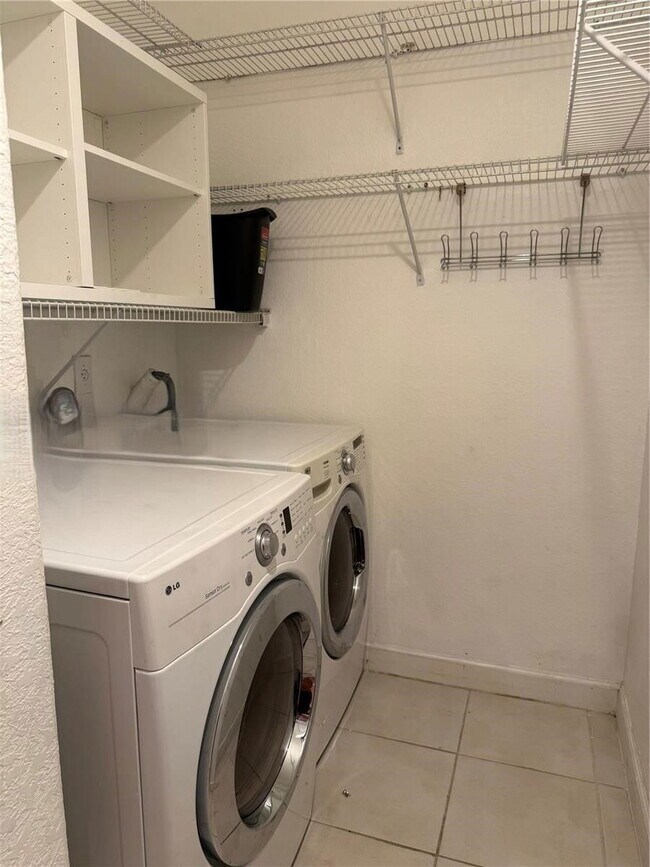 Building Photo - 15030 SW 9th Terrace