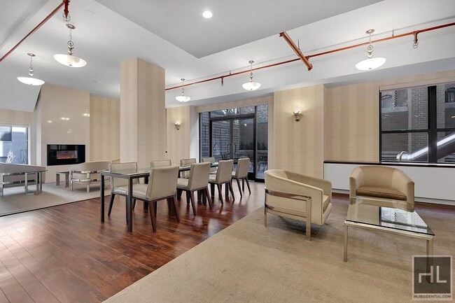 Building Photo - Spacious 3-Bedroom, 2-Bath Apartment on We...