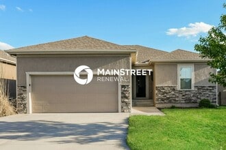 Building Photo - 4 Bedroom Pet-Friendly Home in Grain Valley, MO with Main Street Renewal
