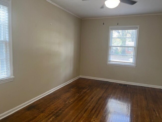 Building Photo - 1022 S White Station Rd