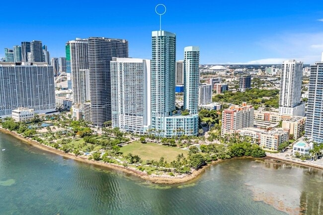 Building Photo - 1900 N Bayshore Dr